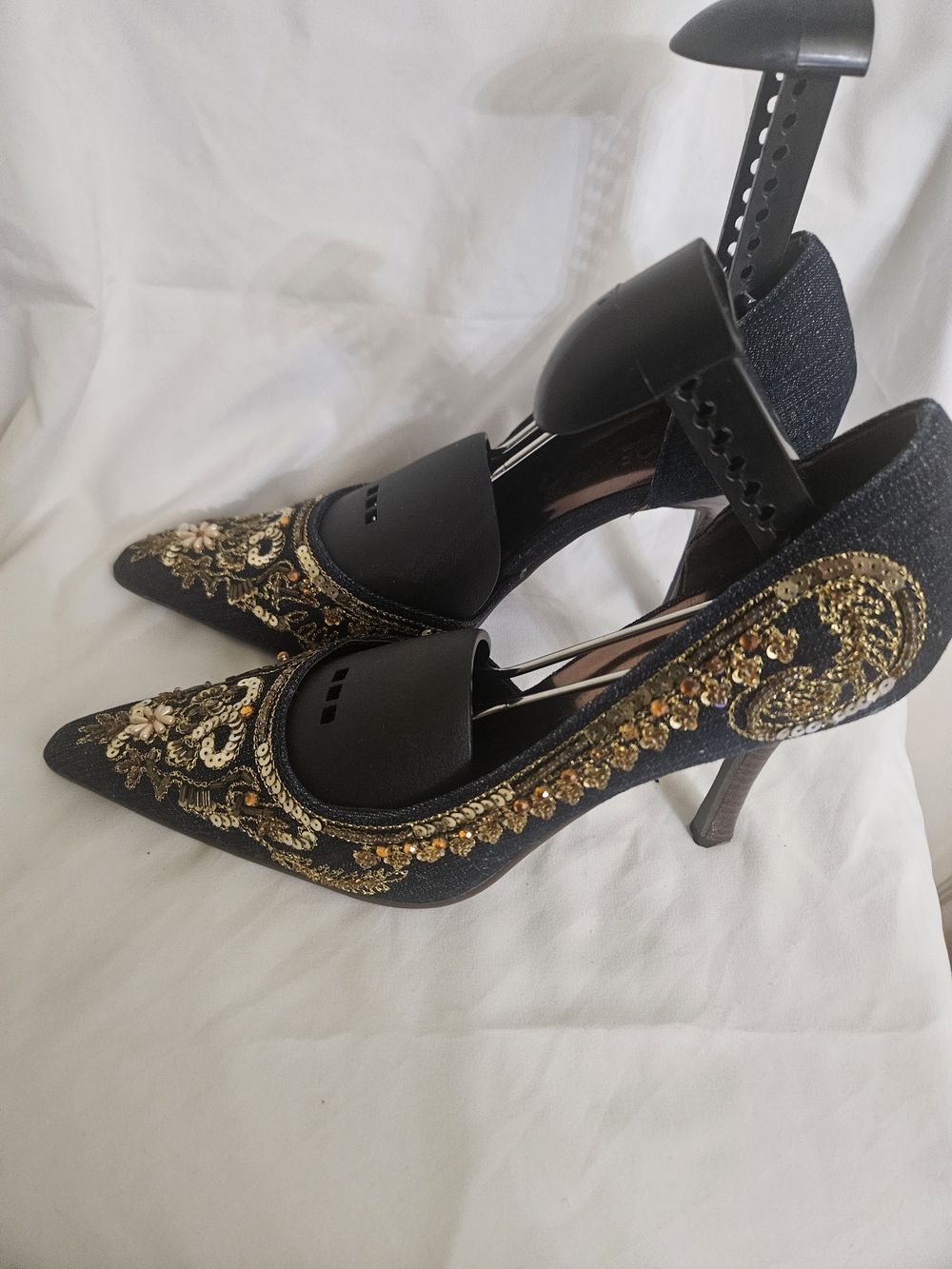 Rouge Helium Black Pointed Toe Heels with Gold Embroidery